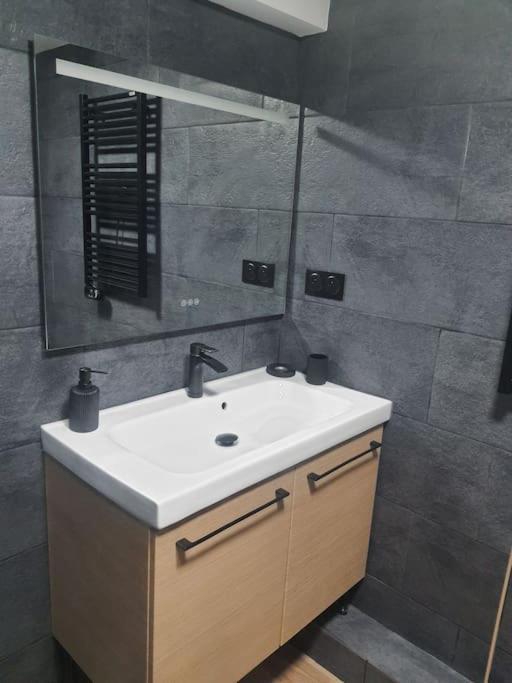 Superbe Appartement Avec Jacuzzi Et Exterieur 佩皮尼昂 外观 照片