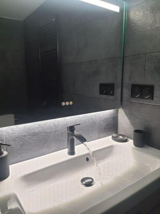 Superbe Appartement Avec Jacuzzi Et Exterieur 佩皮尼昂 外观 照片